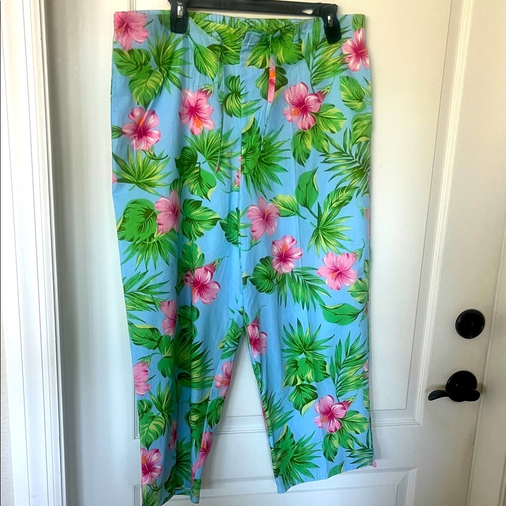 EUC Tiasa blue cotton cropped pants with pink hibiscus flowers size large